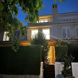 Adosado Con Piscina 4 Habitaciones, 8 Huespedes Сasa de vacaciones Cambrils